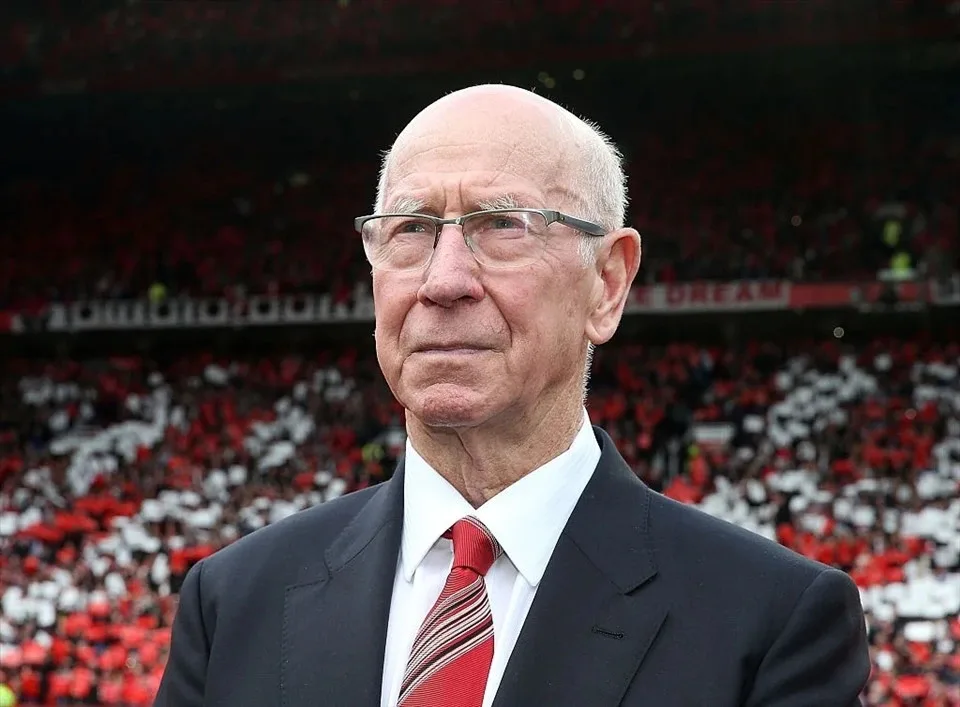 Bobby-Charlton-huyen-thoai-anh-quoc-va-manchester-united