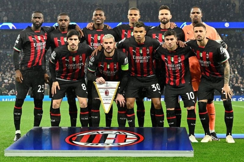 Ga-Khong-Lo-AC-Milan-Sa-Co-Toi-Hanh-Trinh-Tim-Lai-Anh-Hao-Quang